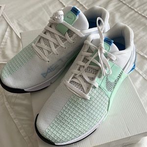 Nike Metcon 8 athletic/gym shoes